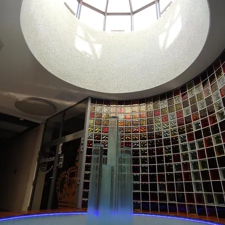 アパート 511 W Balic Cliff